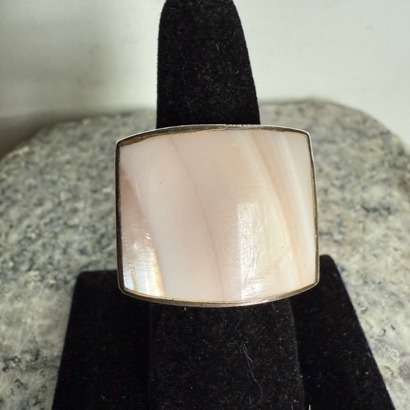 Elegant Mother of Pearl Sterling Silver Ring - Picture 1 of 13